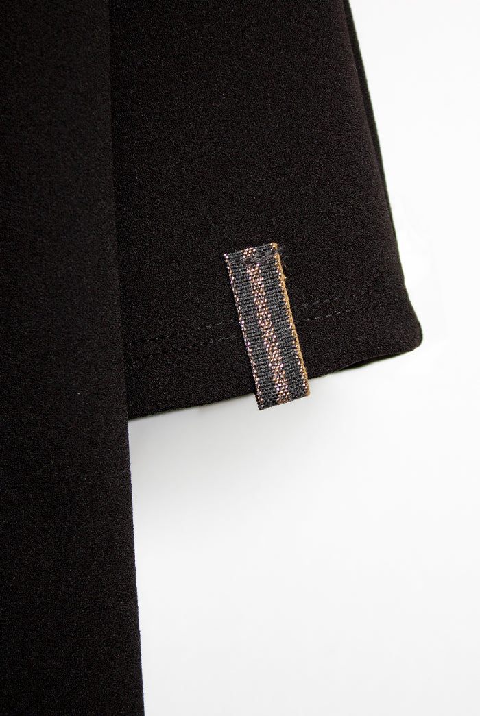 levita-negra-detalle