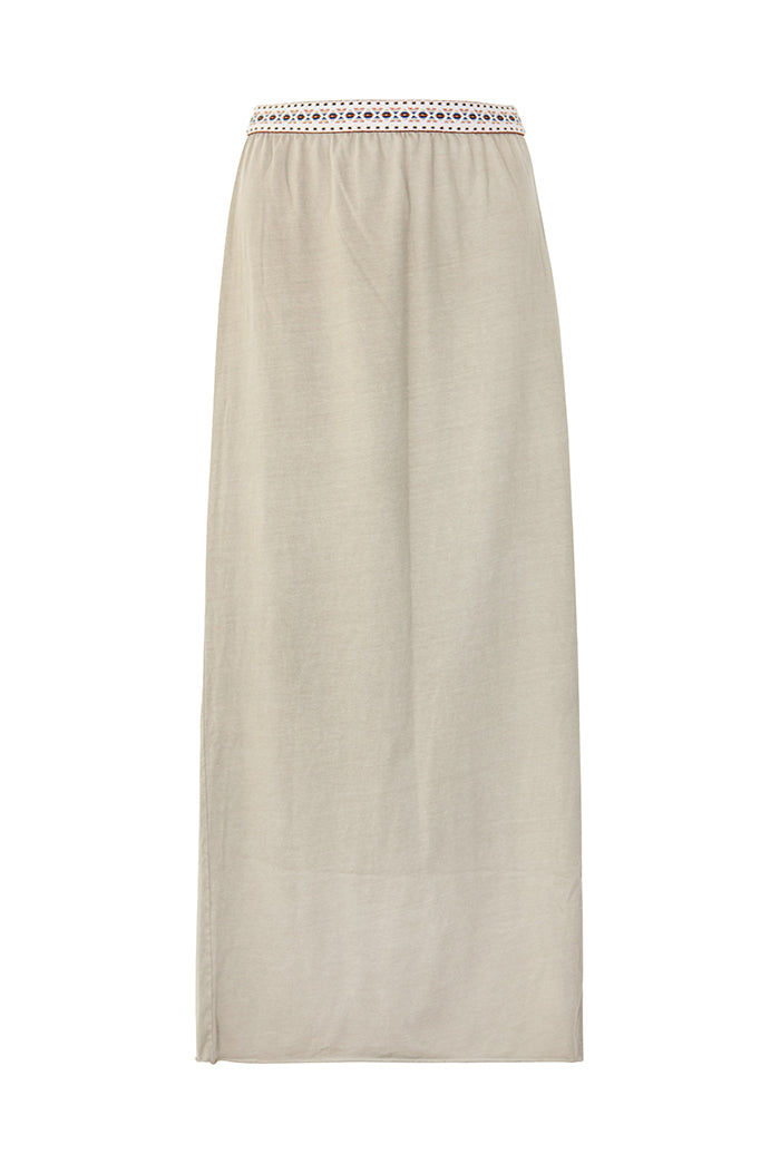 menorca_falda_piedra