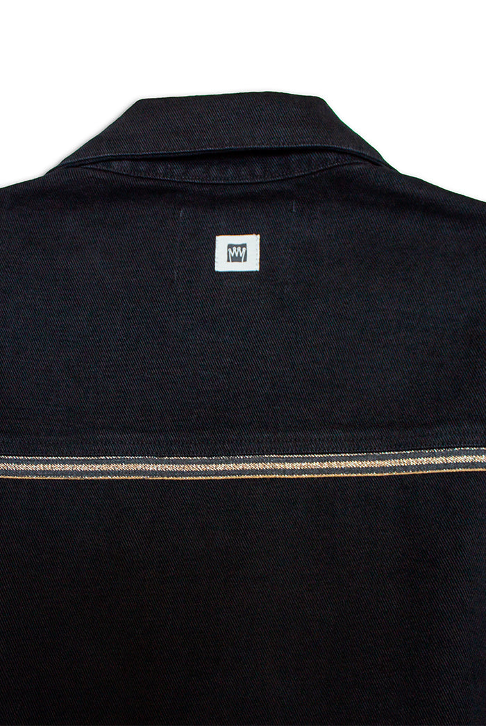 parka-larga-negro-espalda-sombra_web
