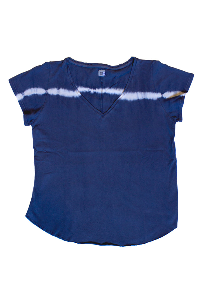 Camiseta-azul-pico-tie-dye-pecho-1-1