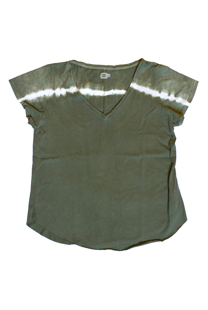 Camiseta-kaki-pico-tie-dye-pecho-1