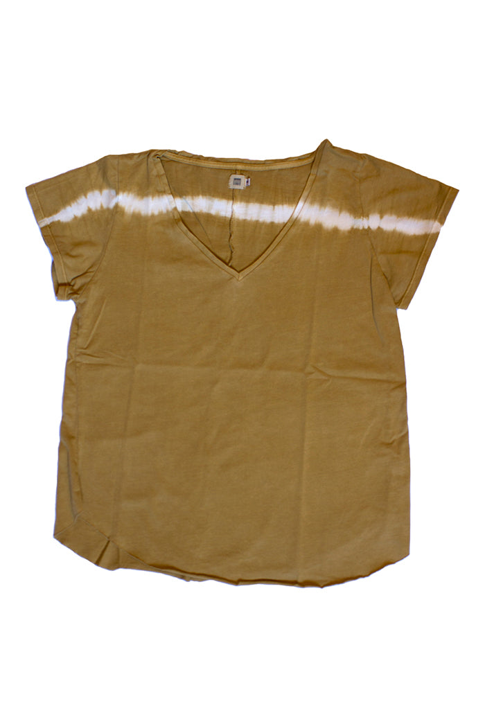 Camiseta-mostaza-pico-tie-dye-pecho-1-1
